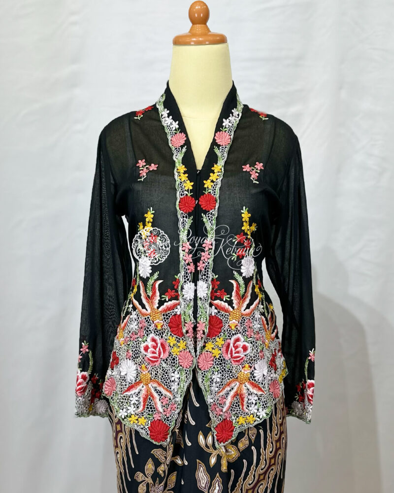 Durratul Kebaya in Black Peach