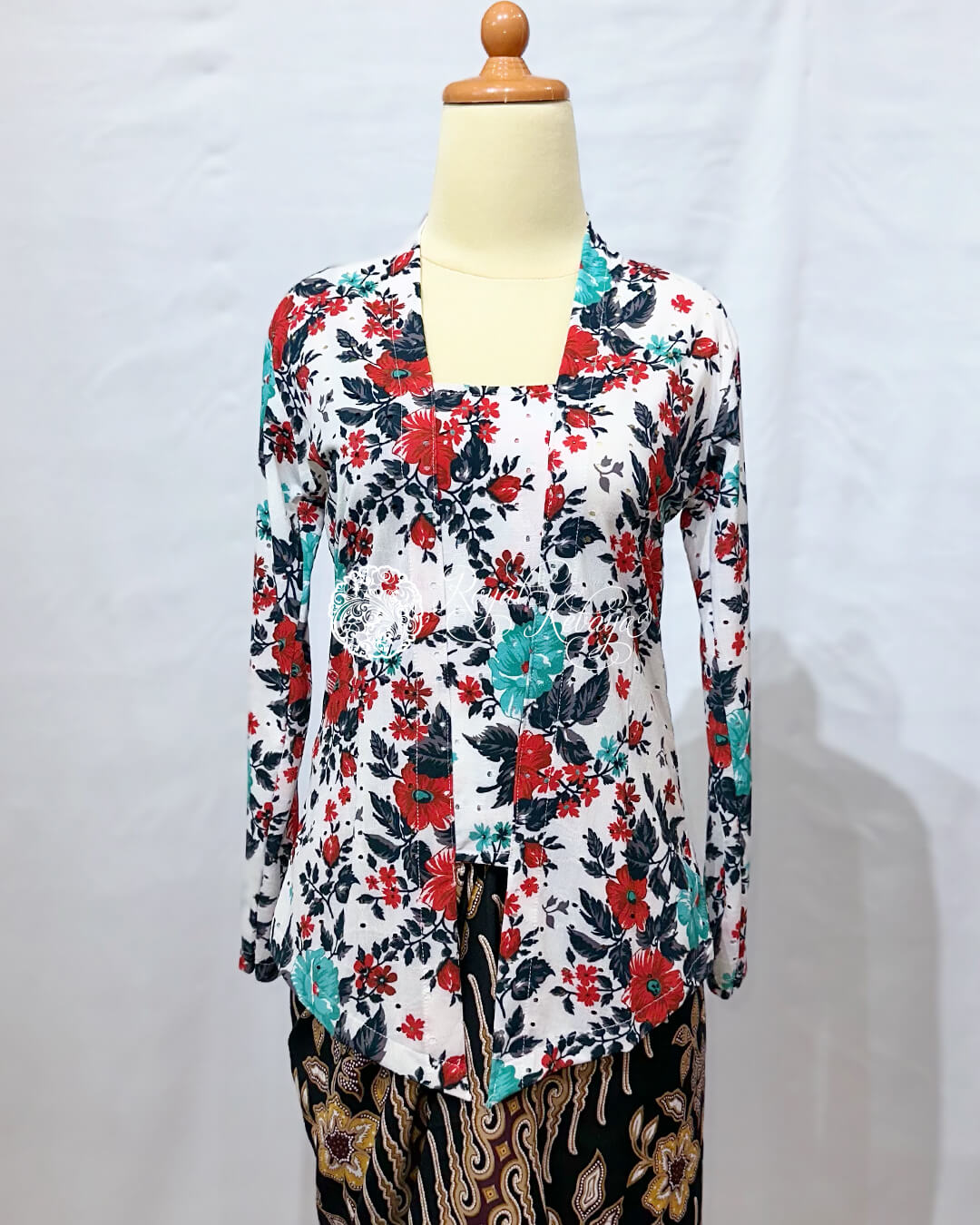 Kebaya Lashira in White Red