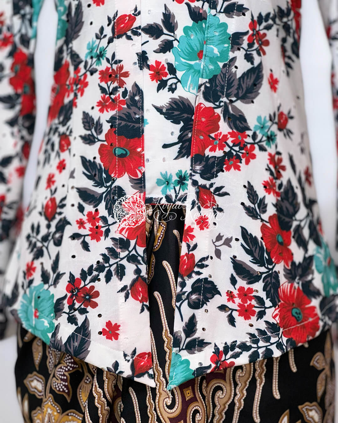 Kebaya Lashira in White Red - Image 3