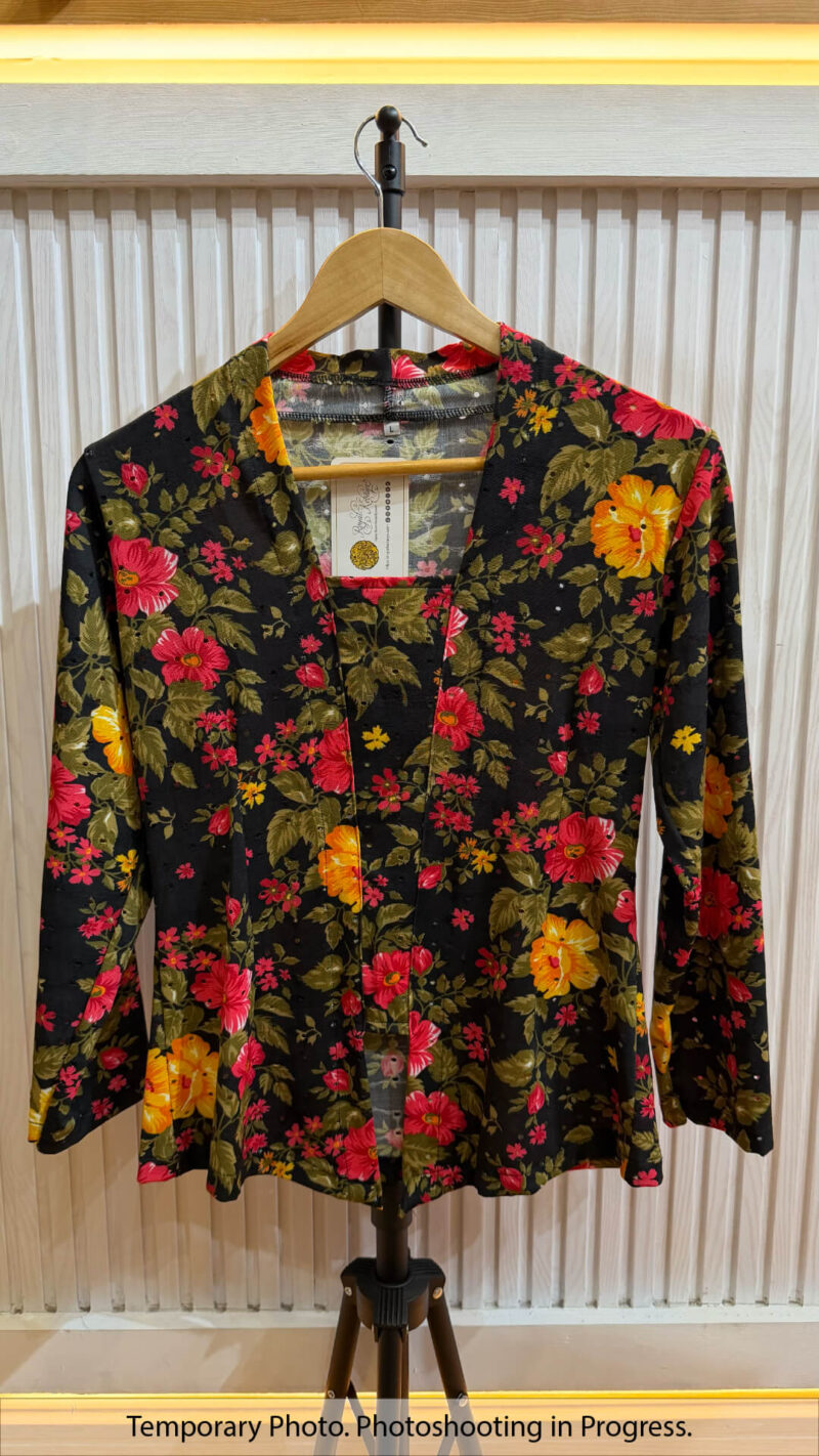 Kebaya Lashira in Black Pink