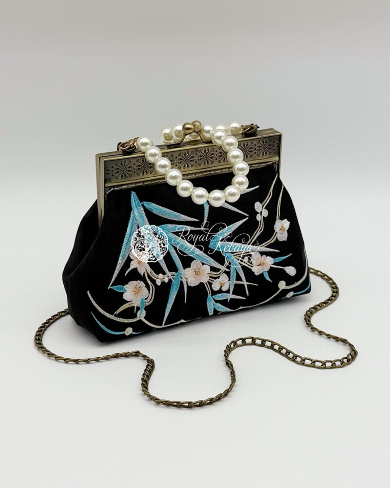 Quincy Handbag in Carbon Black