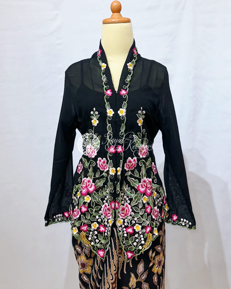 Azrinah Kebaya in Black