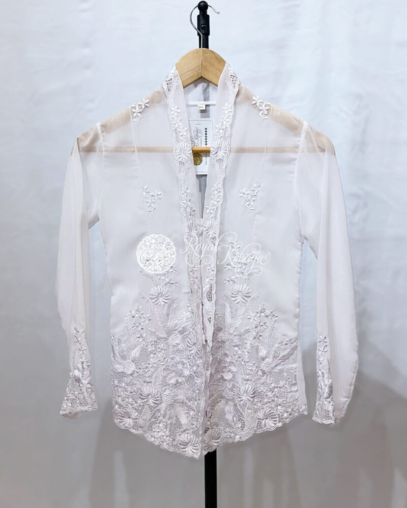 Durratul Kebaya in All White