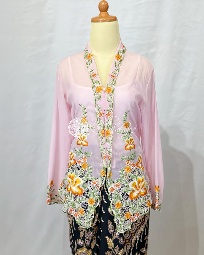 Bahati Kebaya in Light Pink