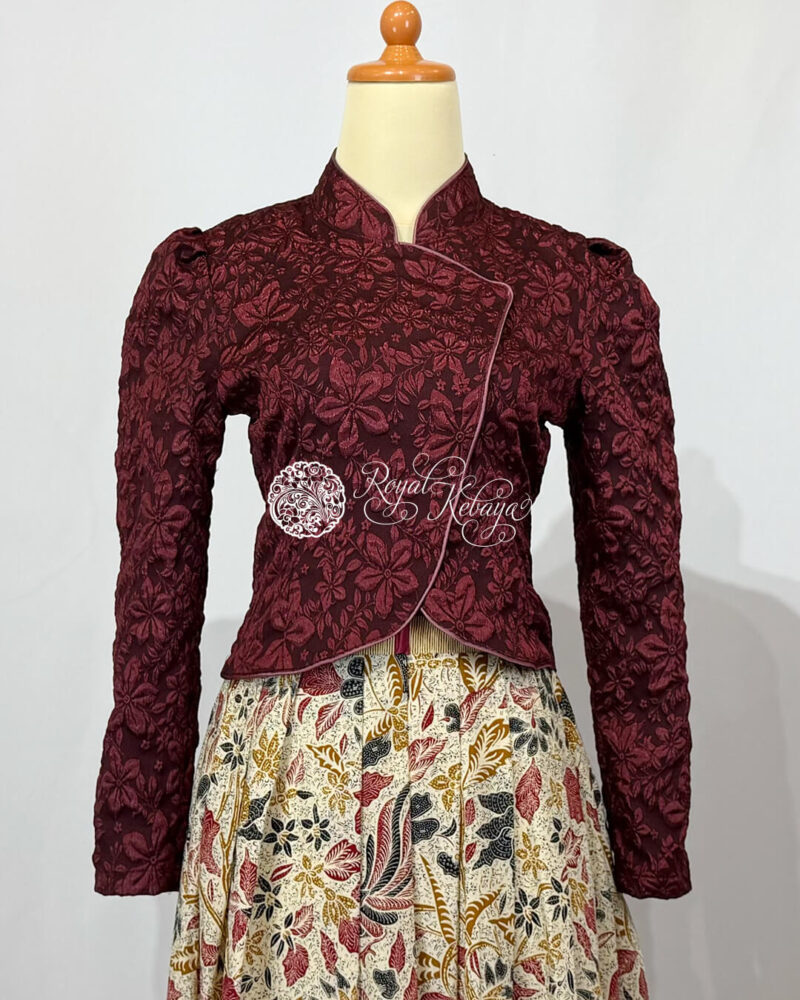 Izdihar Crop Janggan Kebaya in Night Bordeaux