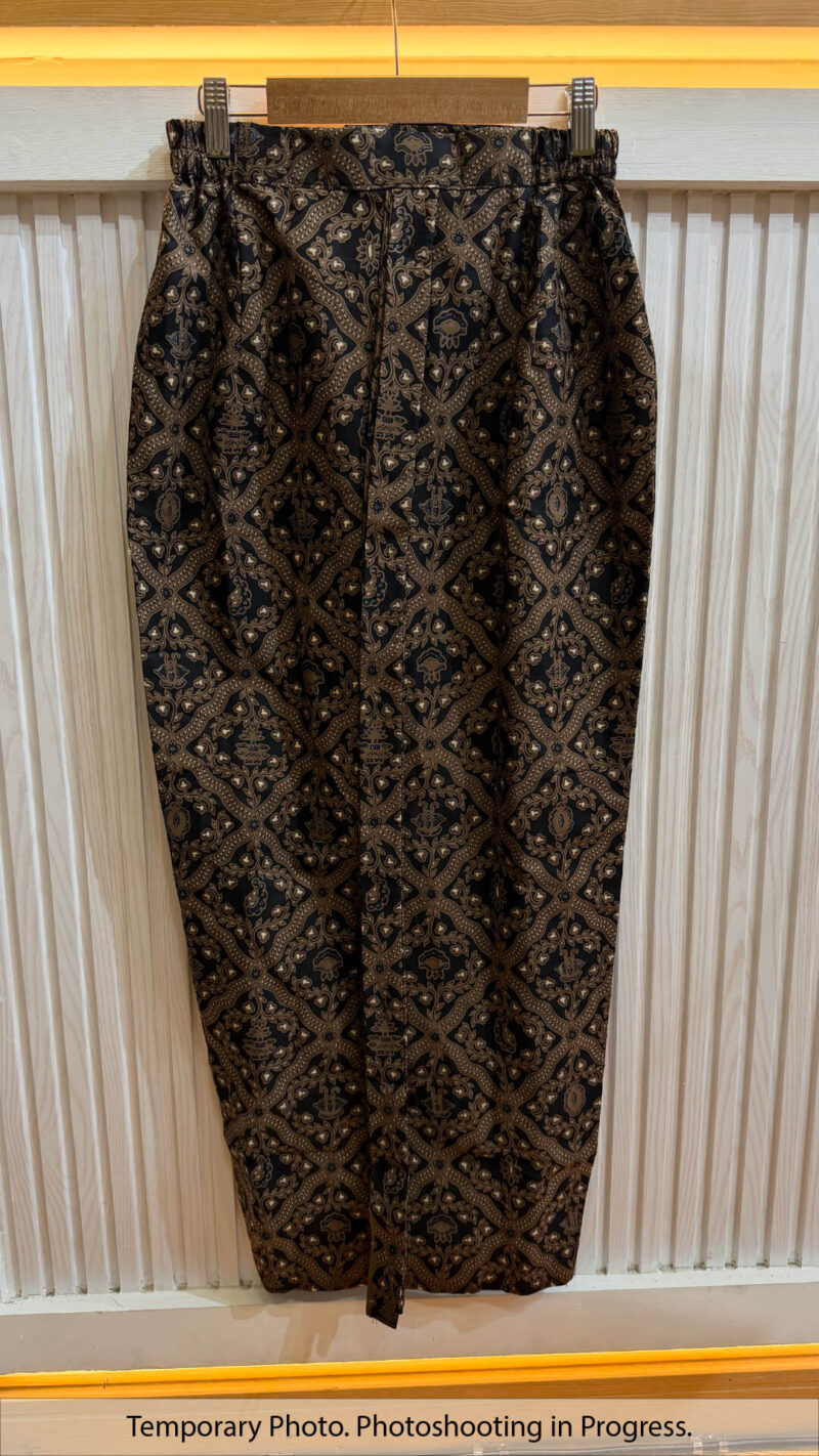 Diah Easywear Front-Panel Tube Skirt in Black and Dark Umber