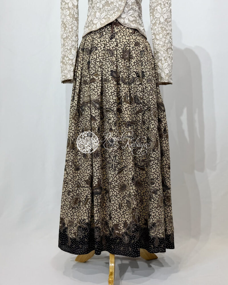 Tsuraya High-Waist Structured Skirt in Navajo White and Coffee Bean