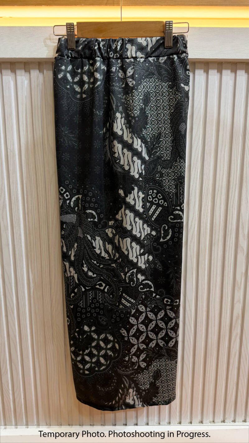 ‎Maheen Easywear Stretch Tube Skirt in Porcelain and Fern