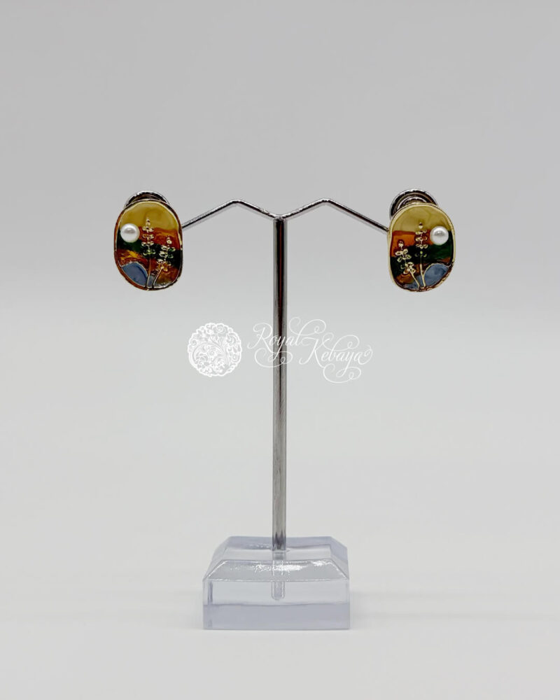 Hai Stud Earrings in Emerald and Straw Gold