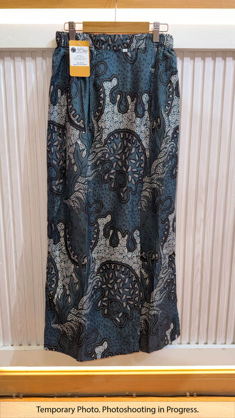Iyla Easywear Tube Skirt in Glaucous and Antique White