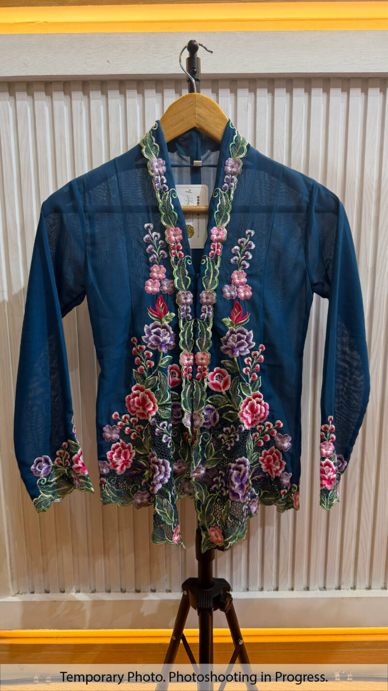 Orlanda Nyonya Kebaya in Yale Blue and Amethyst Smoke