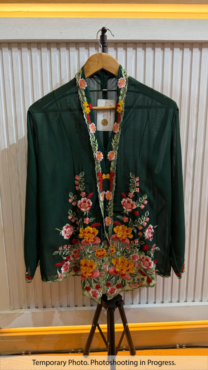 Valencia Nyonya Kebaya in Evergreen and Amber Gold