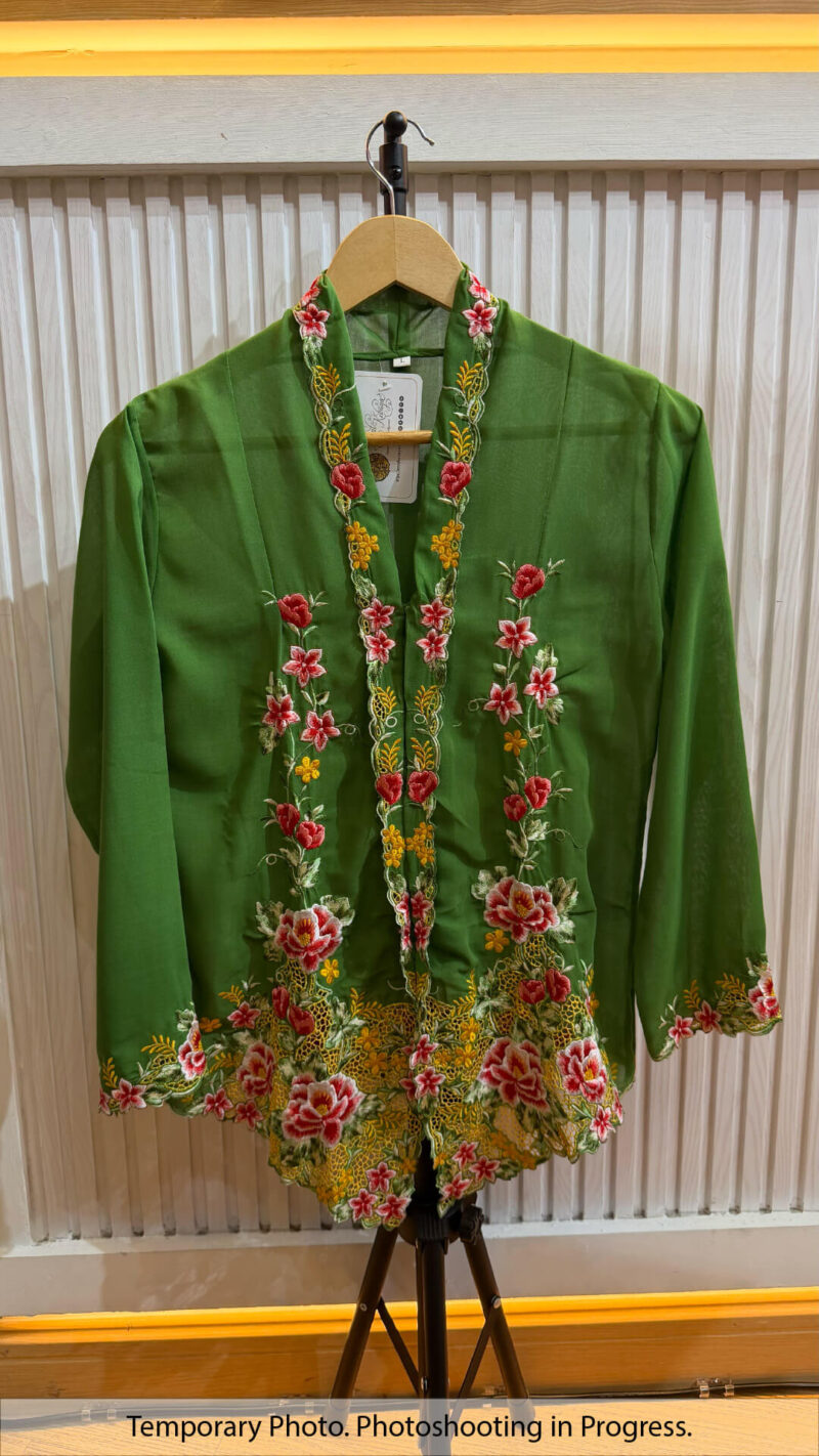 Zubina Nyonya Kebaya in Medium Jungle and Brick Red