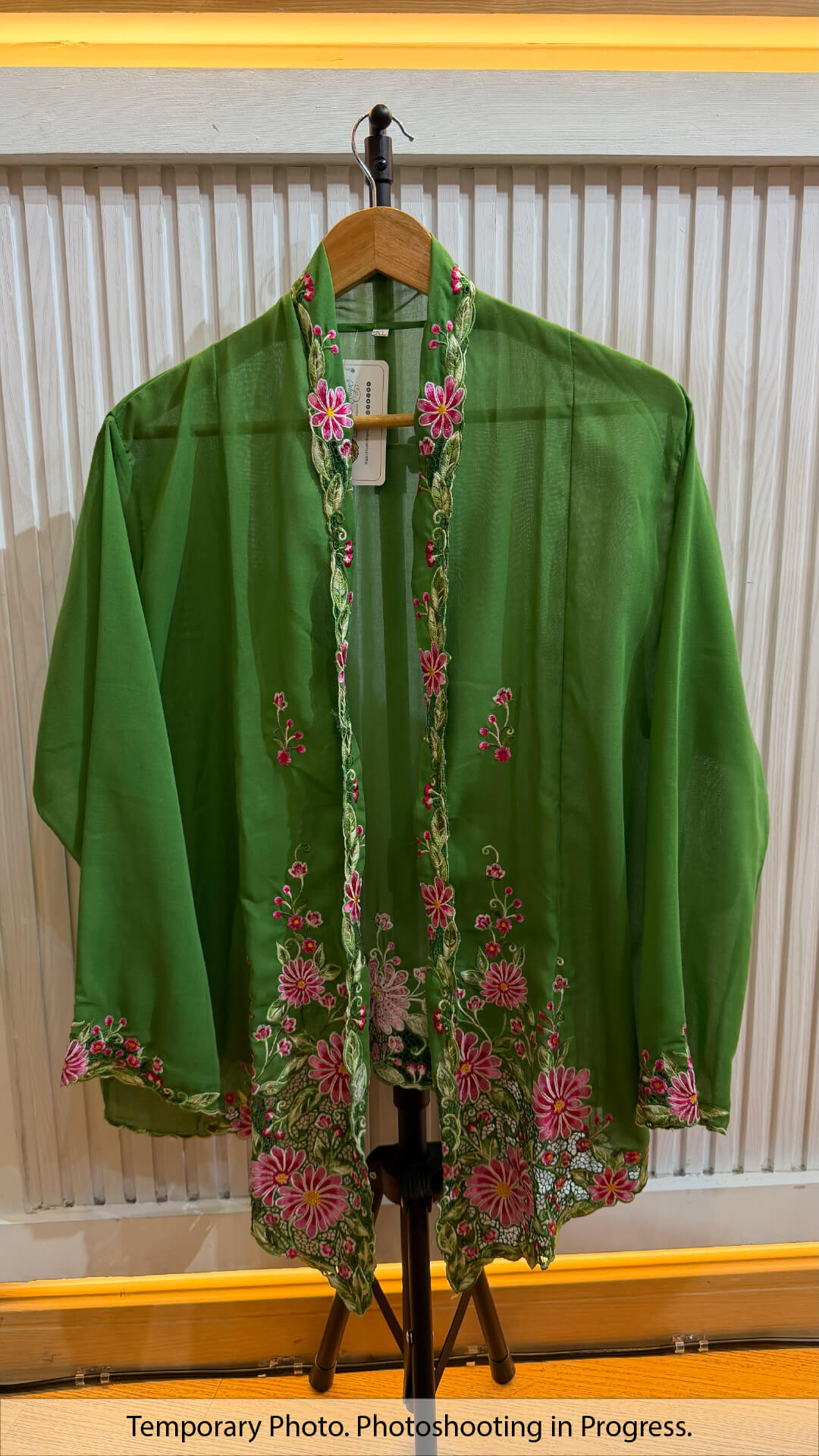 Alyse Nyonya Kebaya in Medium Jungle and Fuchsia Flame