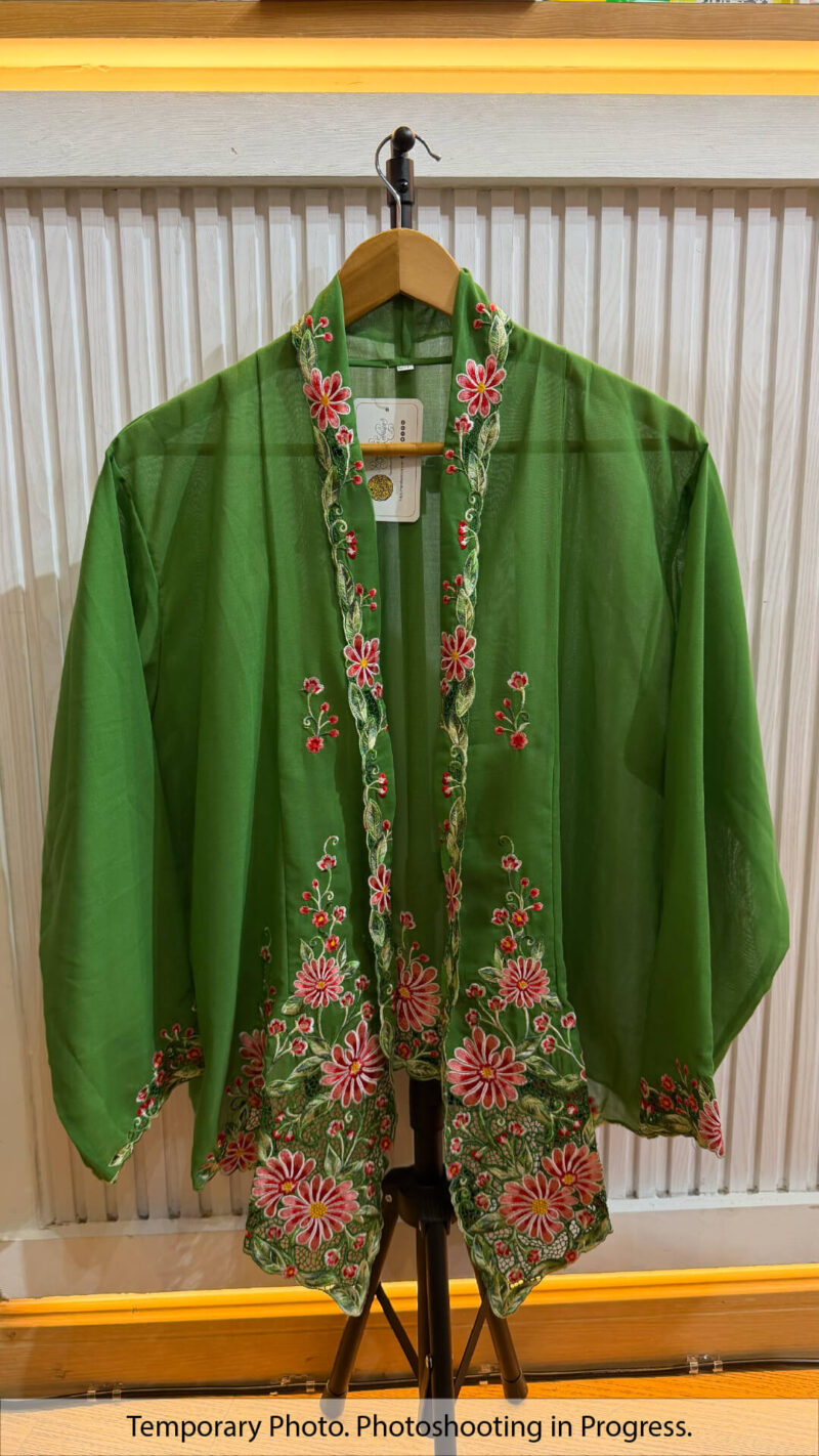 Alyse Nyonya Kebaya in Medium Jungle and Mahogany Red