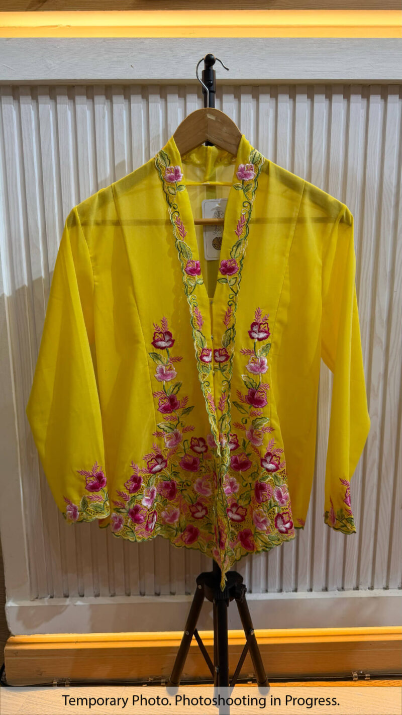 Gemma Nyonya Kebaya in Jasmine and Fuchsia Flame