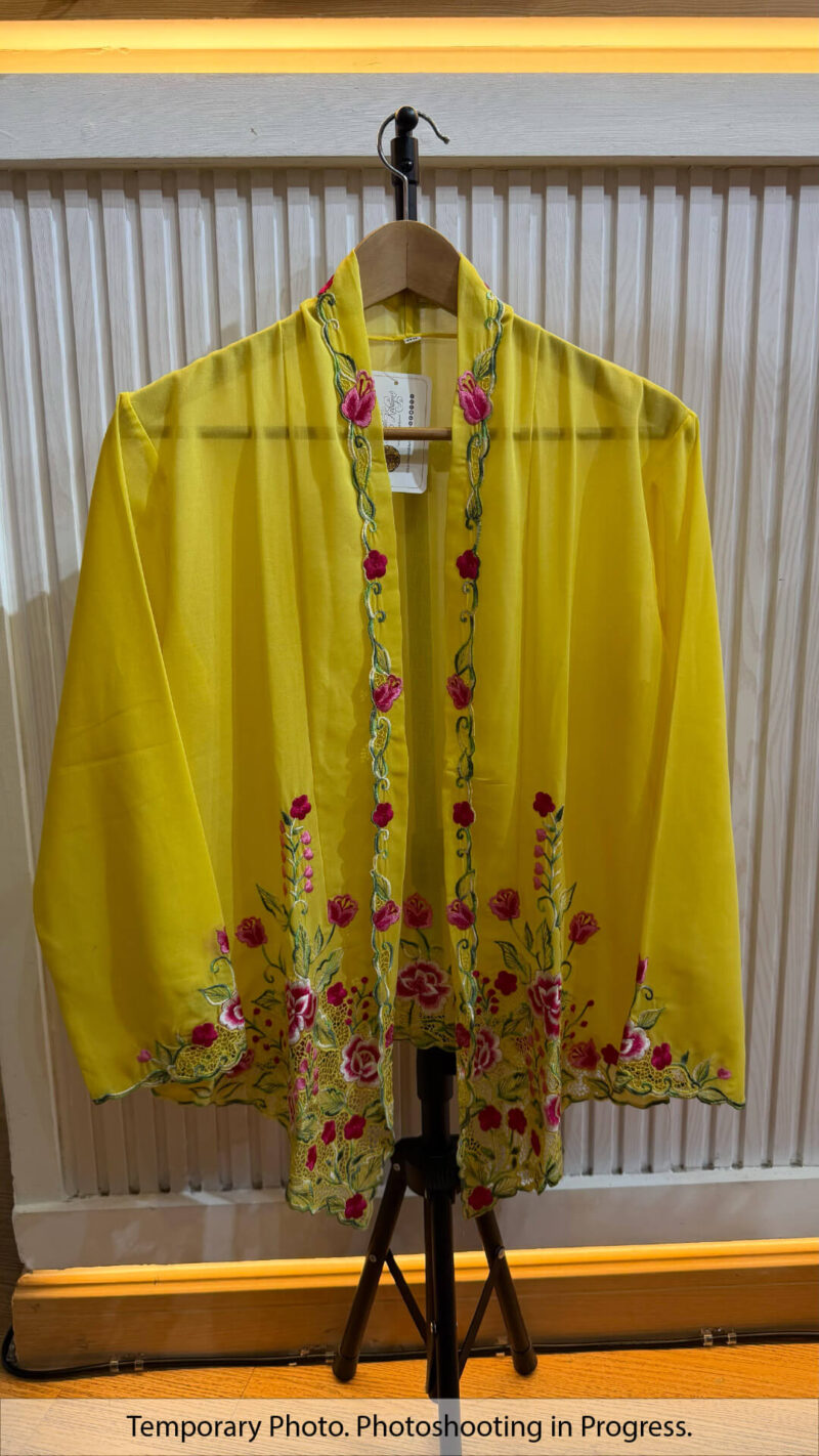 Hanem Nyonya Kebaya in Jasmine and Fuchsia Flame