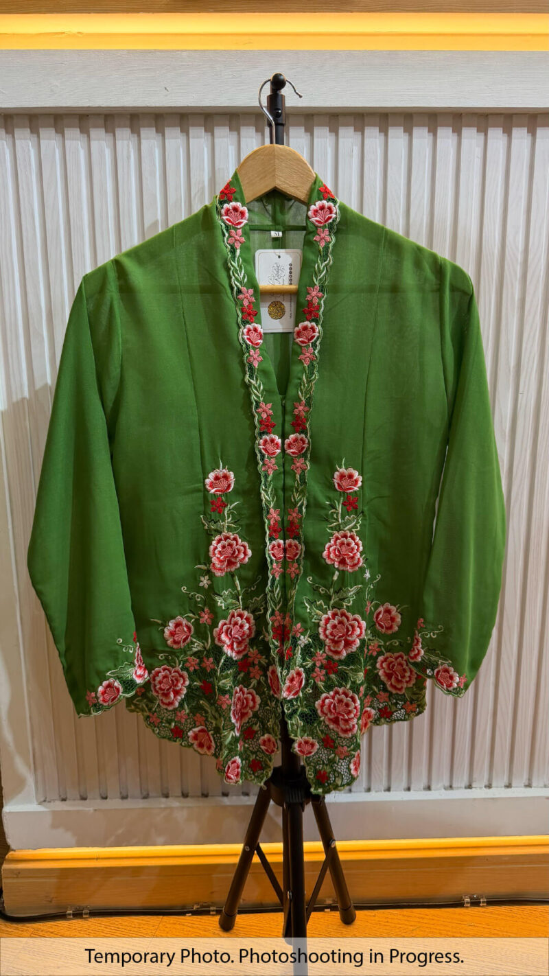 Camelia Nyonya Kebaya in Medium Jungle and Mahogany Red