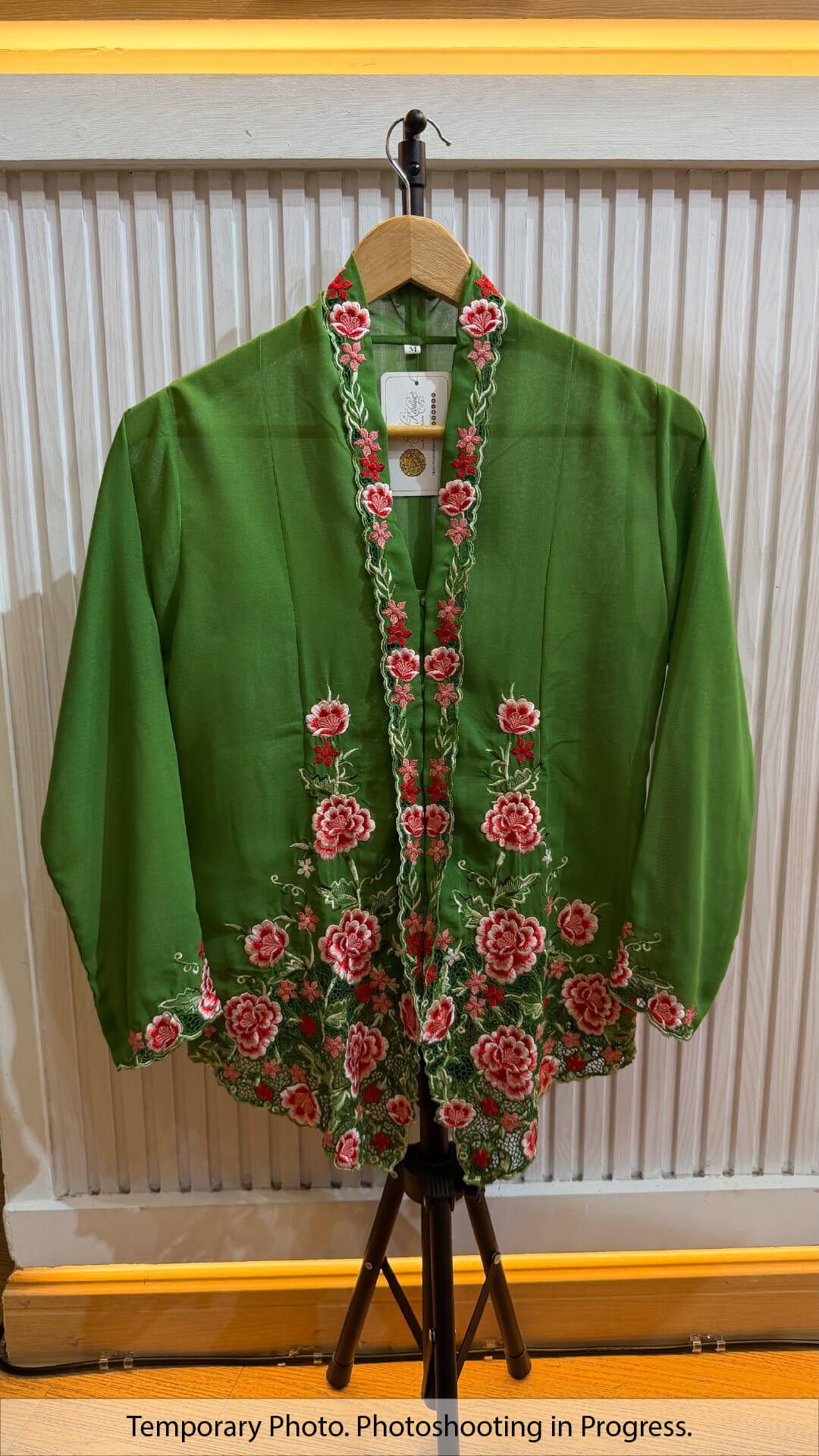 Camelia Nyonya Kebaya in Medium Jungle and Mahogany Red