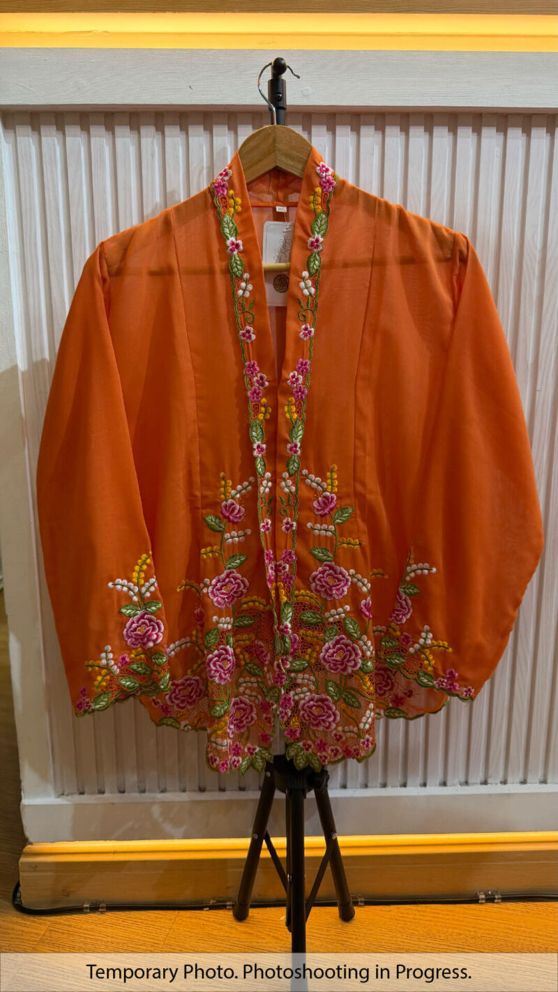 Oumaymaa Nyonya Kebaya in Spicy Paprika and Hot Berry