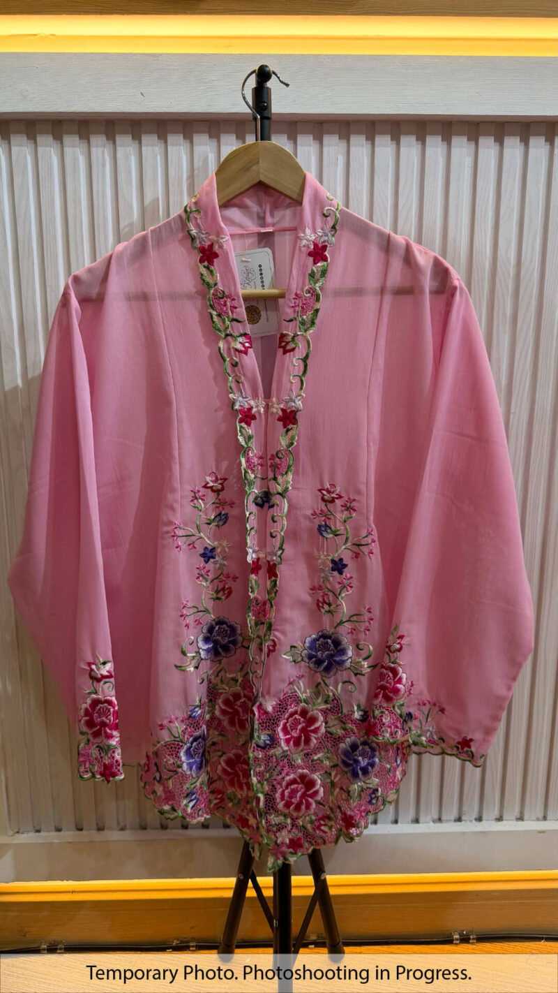 Azizah Nyonya Kebaya in Lavender Blush and Velvet Orchid