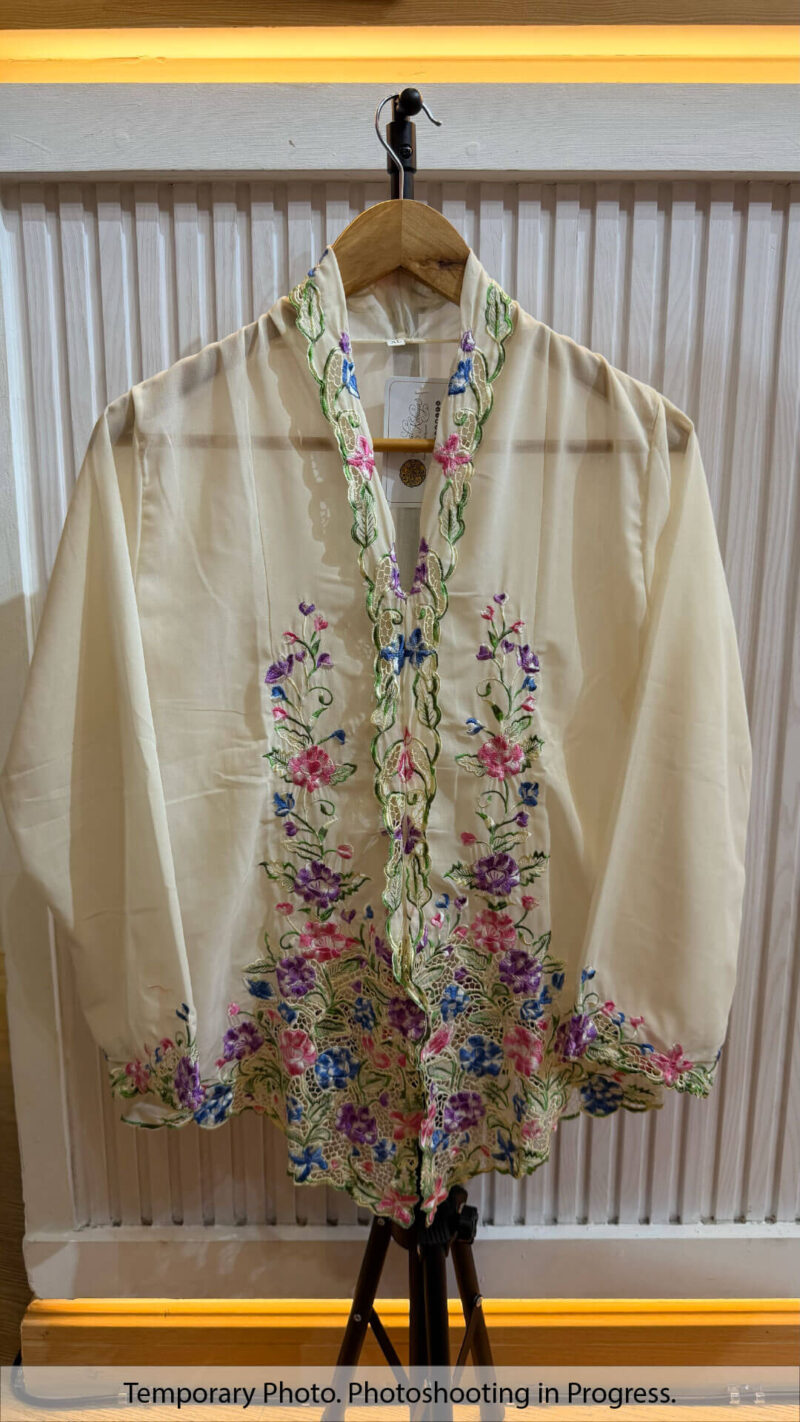 Khaiyyarah Nyonya Kebaya in Floral White and Cobalt Blue