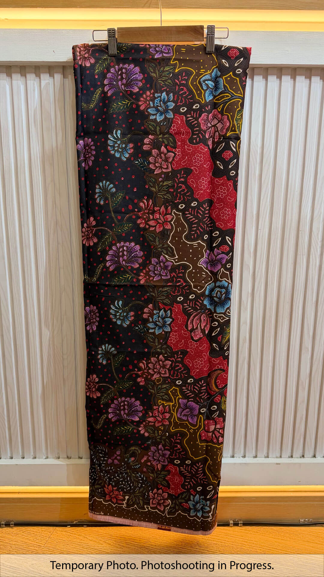 Eyra Tube-Sewn Wrap Deep Crimson and Coffee Bean
