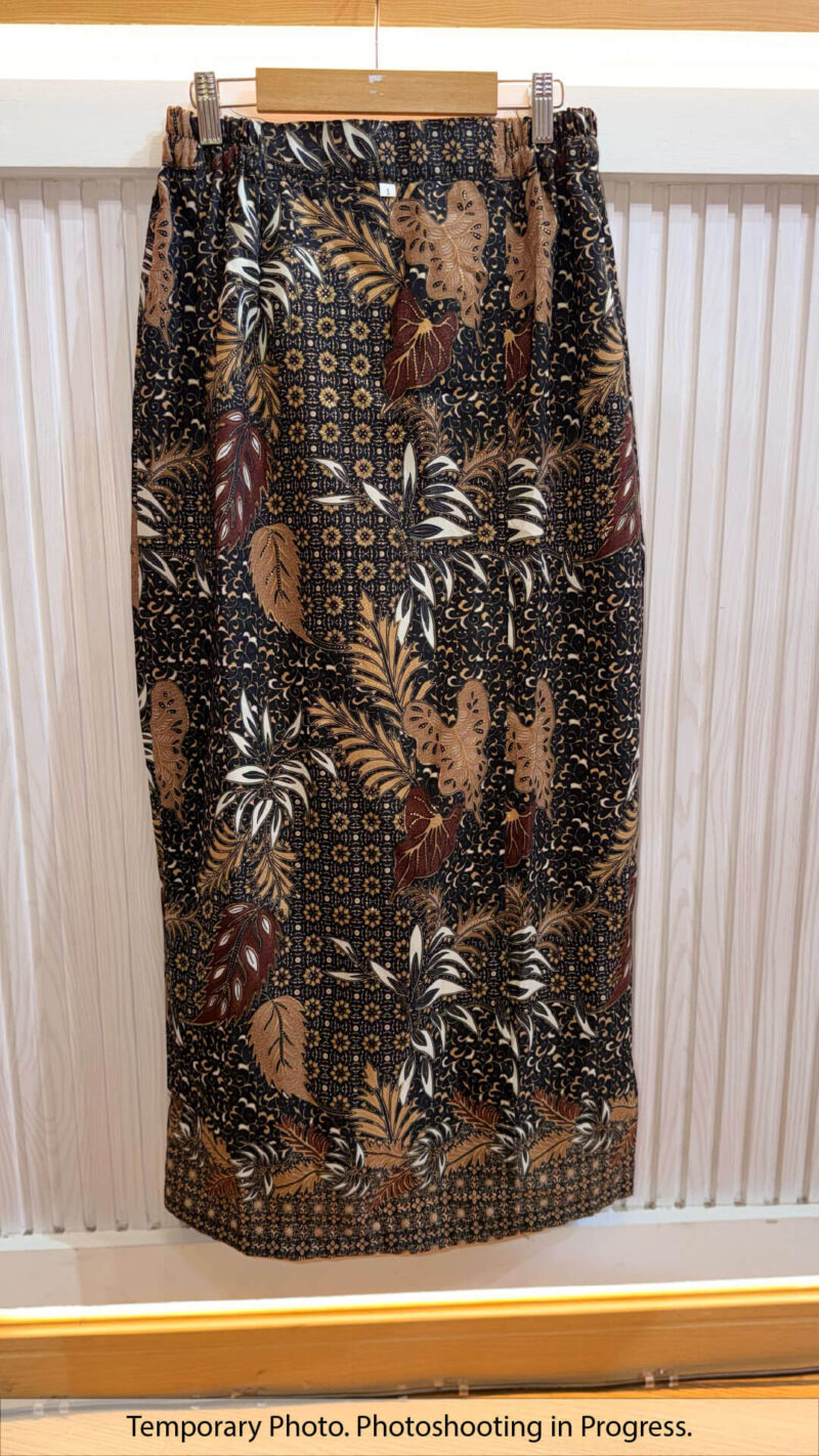 Mia Easywear Tube Skirt in Carbon Black and Camel