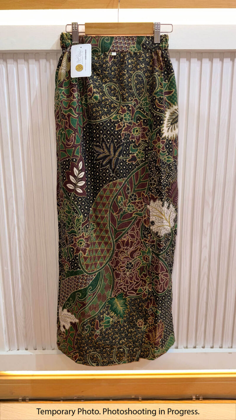 Saleha Easywear Tube Skirt in Carbon Black and Dark Spruce