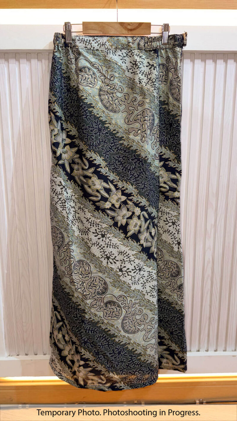 Tasnim Easywear Tube Skirt in Tea Green and Carbon Black
