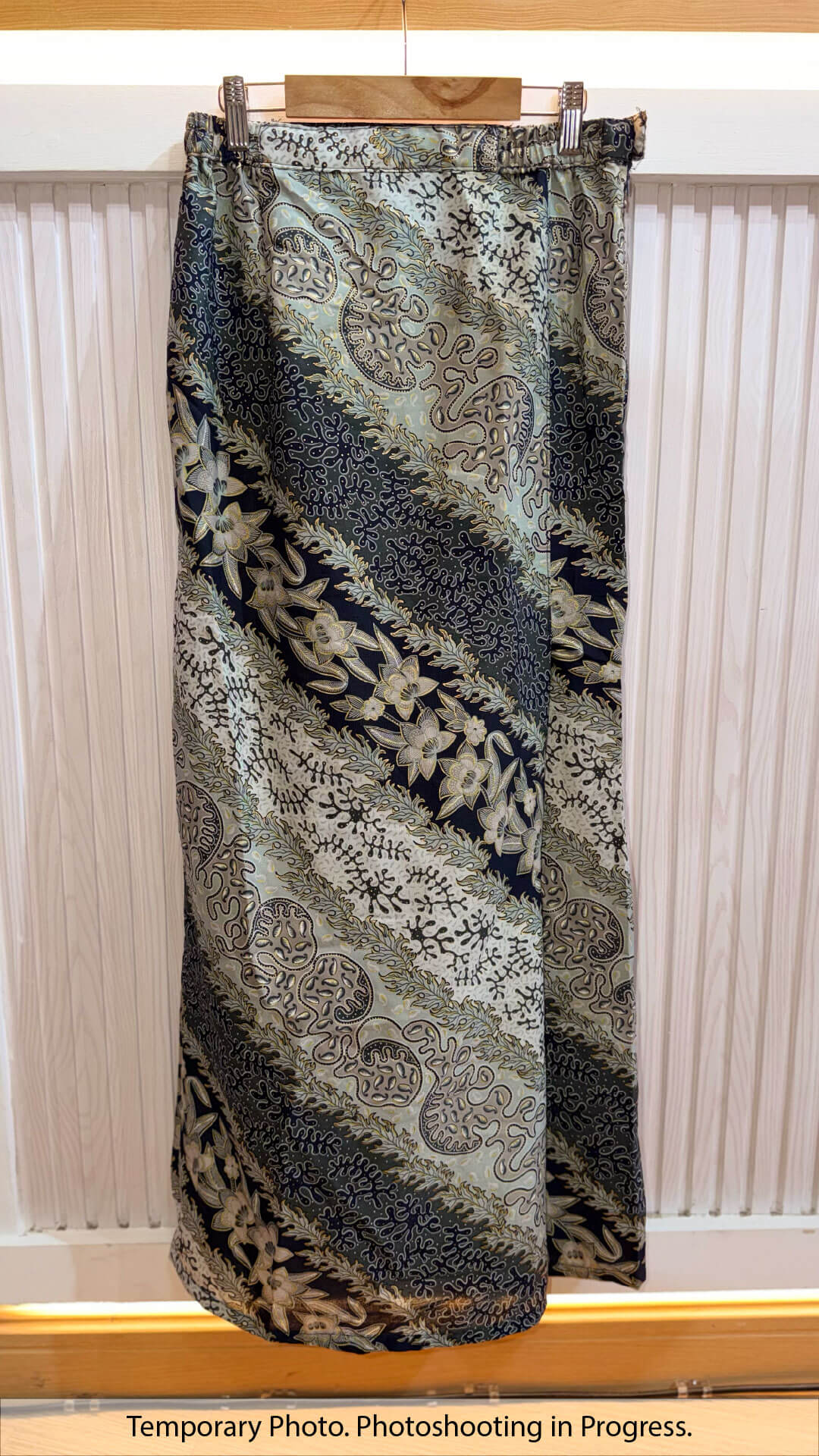 Tasnim Easywear Tube Skirt in Tea Green and Carbon Black