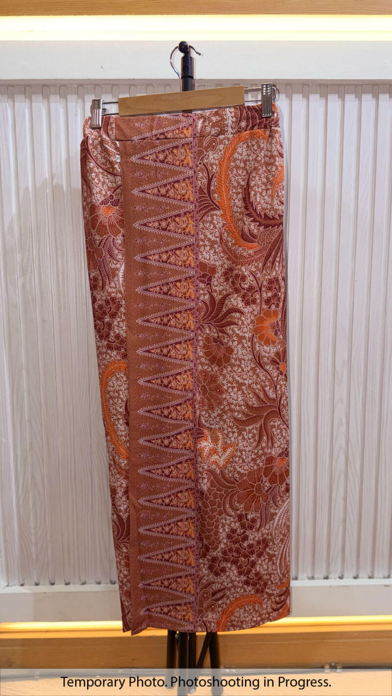 Embun Easywear Stretch Tube Skirt in Cinnamon Wood and Dark Amaranth