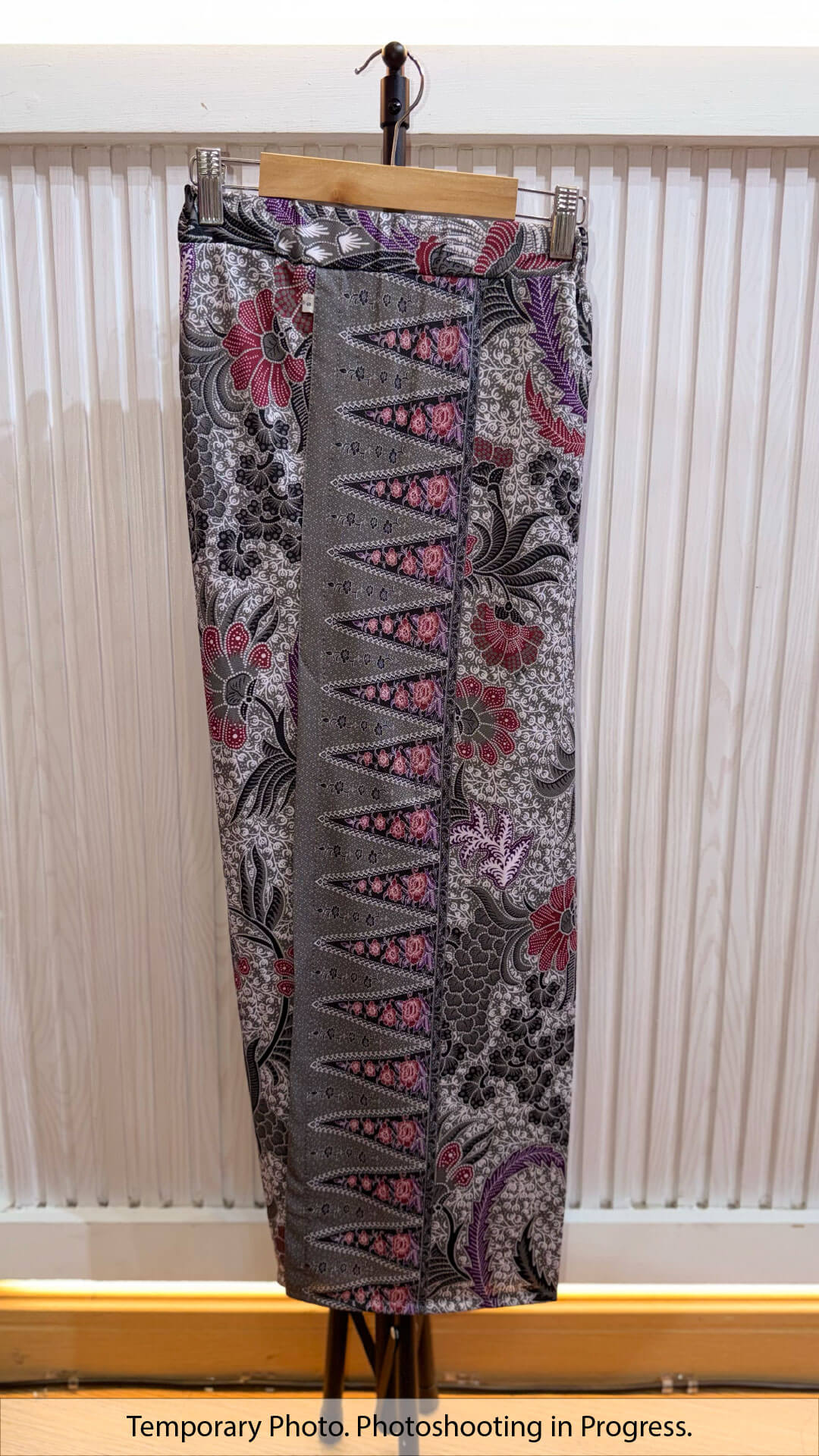 Embun Easywear Stretch Tube Skirt in Dusty Olive and Platinum