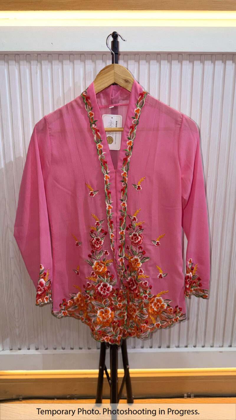 Lela Nyonya Kebaya in Pink Mist
