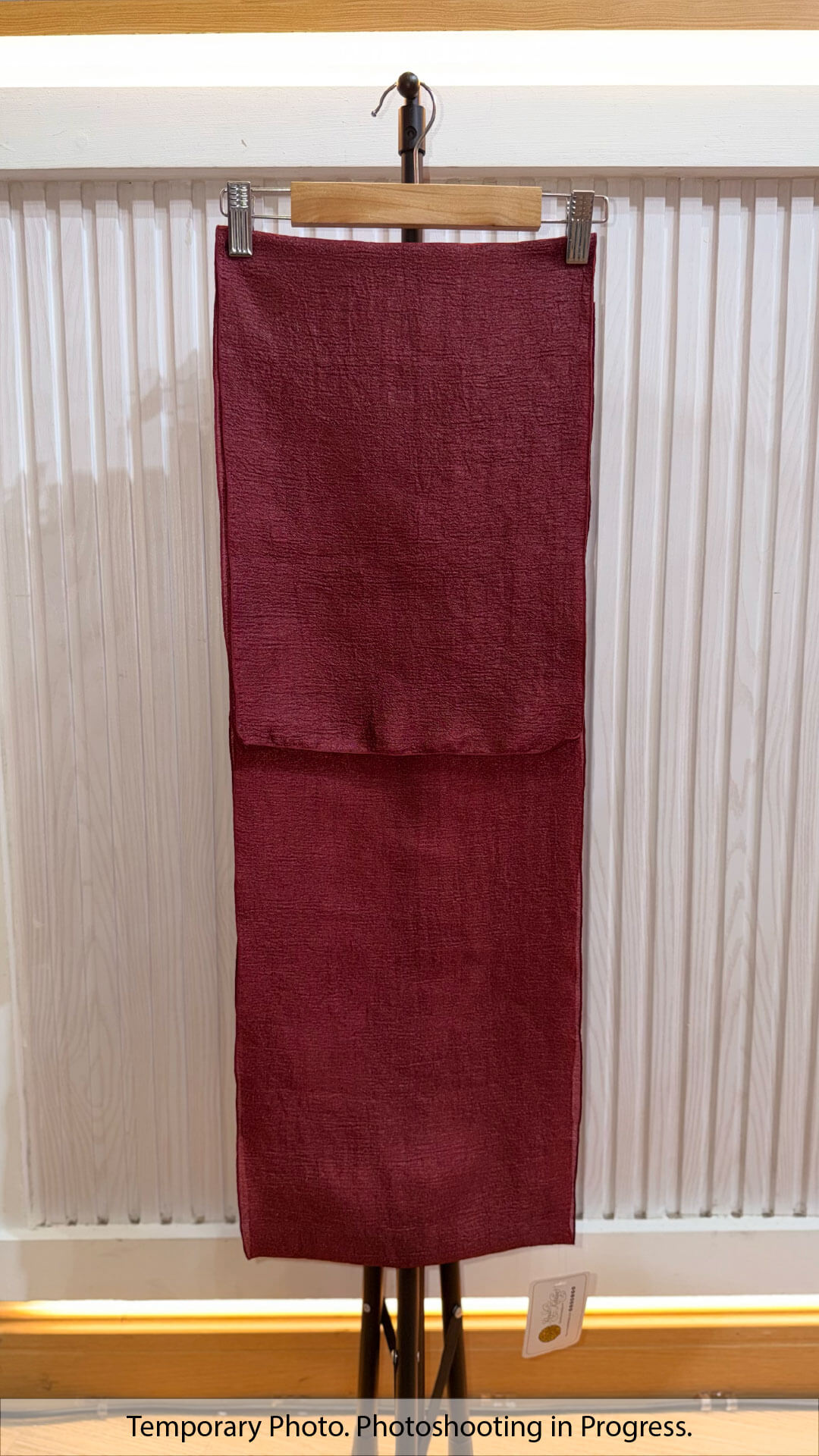 Aishah Textured Plain Shawl in Night Bordeaur