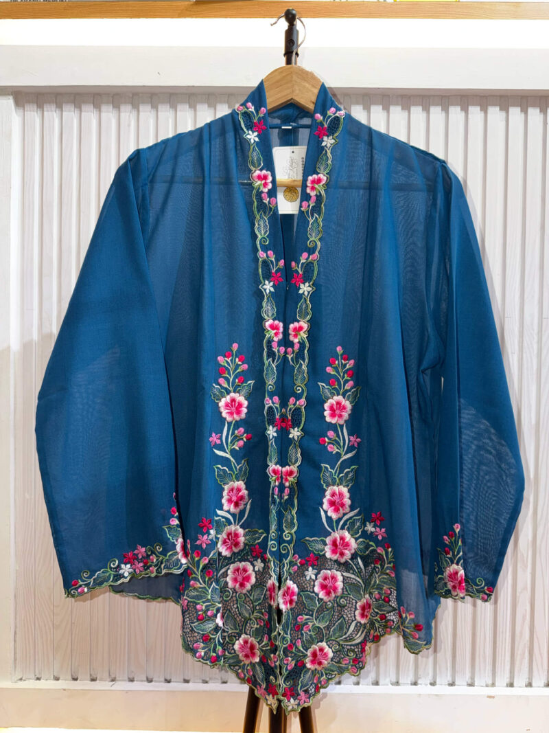 A005 Nyonya Kebaya in Yale Blue and Cotton Candy