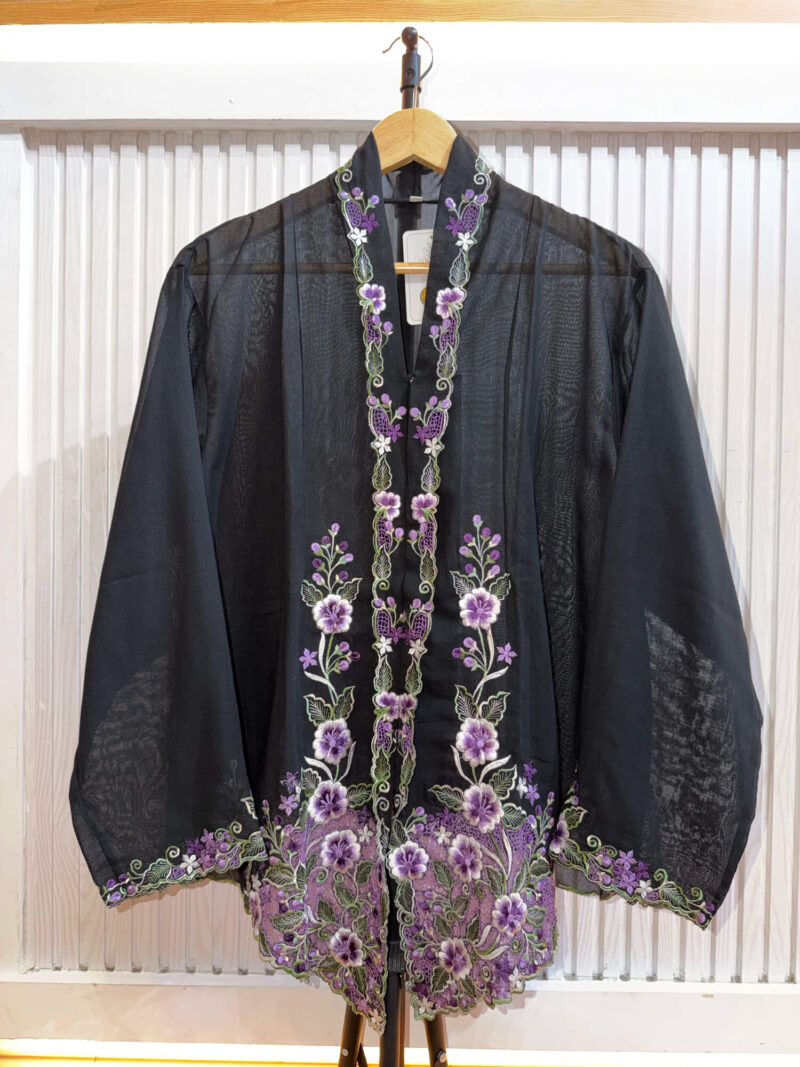 A021 Nyonya Kebaya in Carbon Black and Midnight Violet